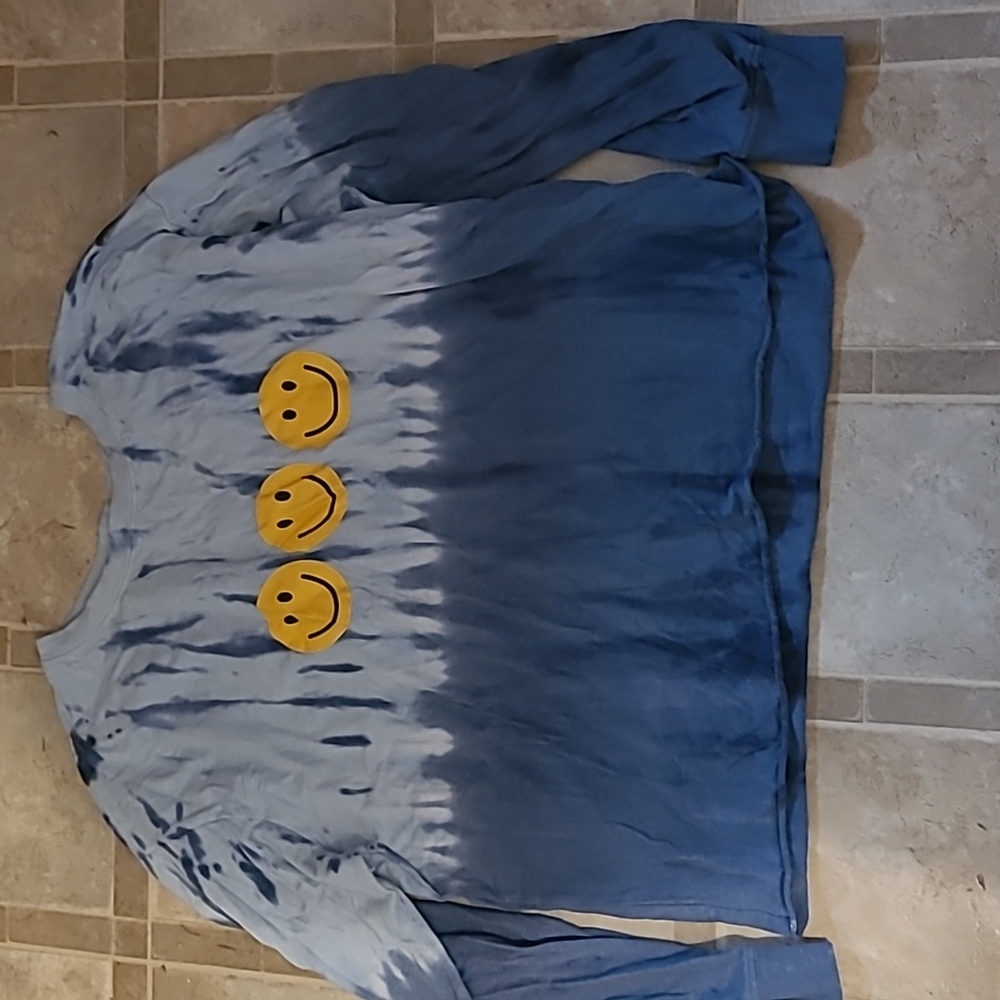 Plus size smiley top